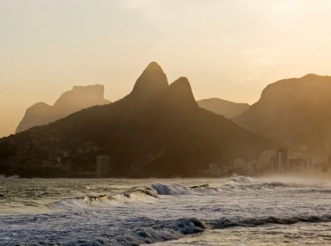 O Brasil é um país tropical onde faz calor o ano todo