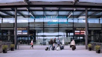 London Gatwick Airport (LGW) bus | Compare all airport transfers