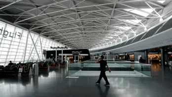 Bus zum Flughafen Zürich gesucht? Alle Flughafenzubringer im Vergleich